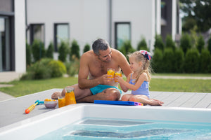Du och dina barn kan känna sig säkra med trygghetsprodukter från Trygg Pool. 